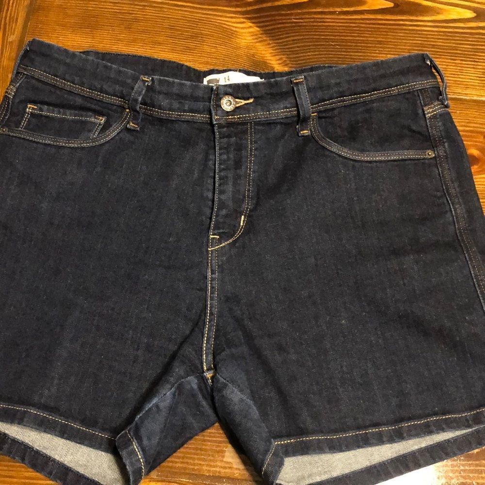 NWOT LEVIS Mom Shorts Size 14